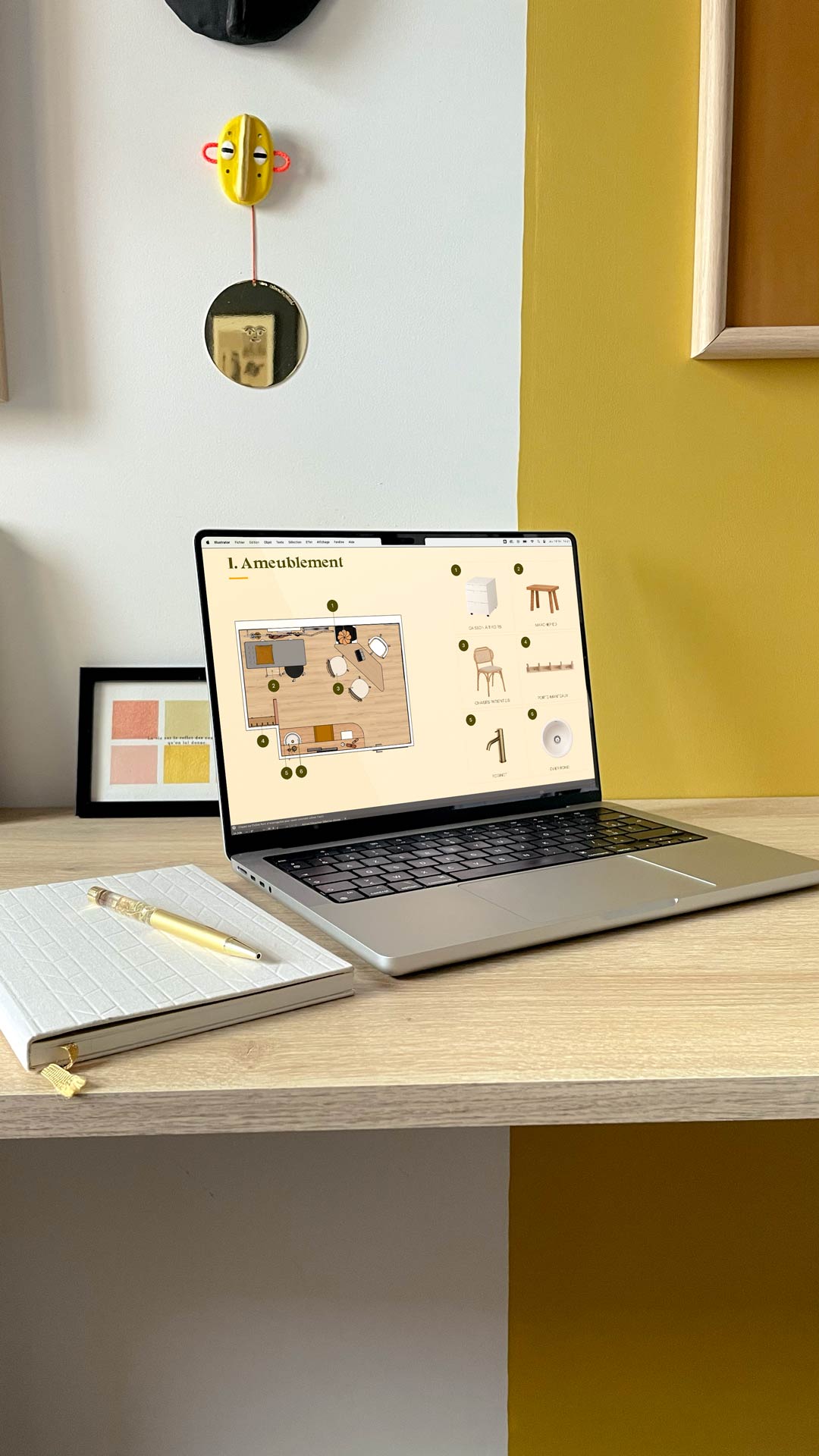 Ordinateur ouvert sur le projet de conception décoratif d'un cabinet de sage femme